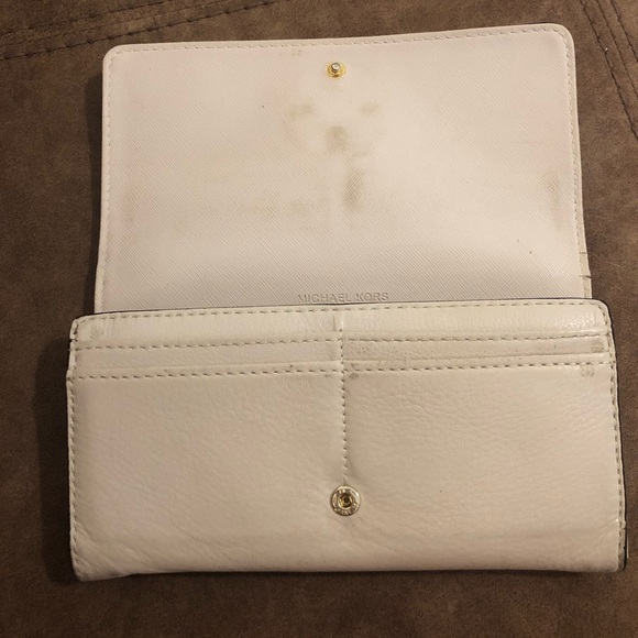 Michael Kors cream wallet - Picture 4 of 4